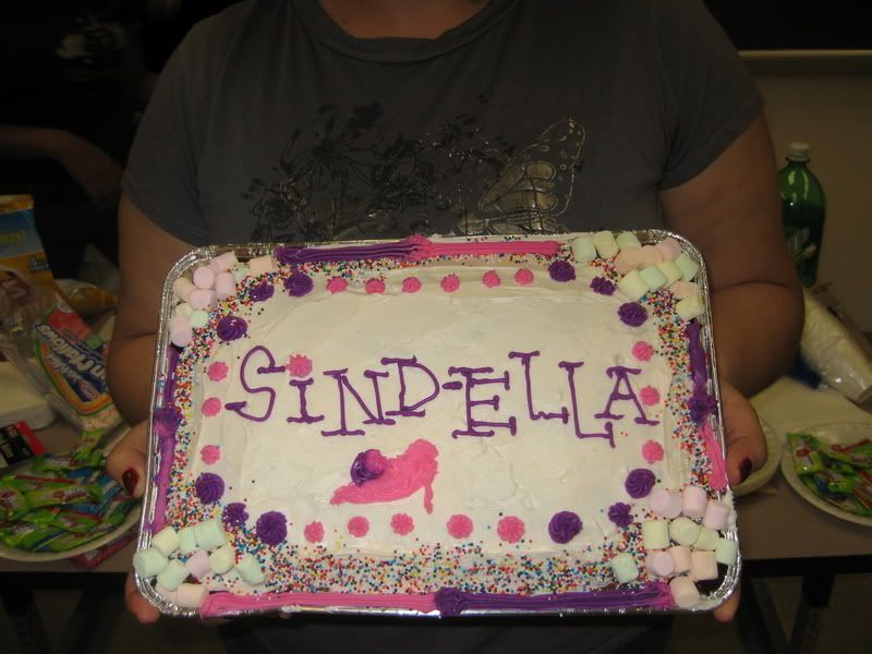 CAKE THAT SAYS SINDERELLA