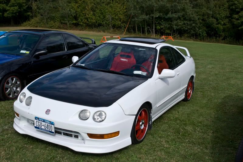 http://i87.photobucket.com/albums/k134/geclipse/h-t%20show/whitetegredwheels.jpg