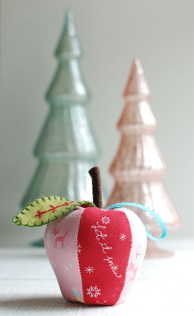  Retro Mama | apple ornament with Winter Tales fabrics by Minki Kim
