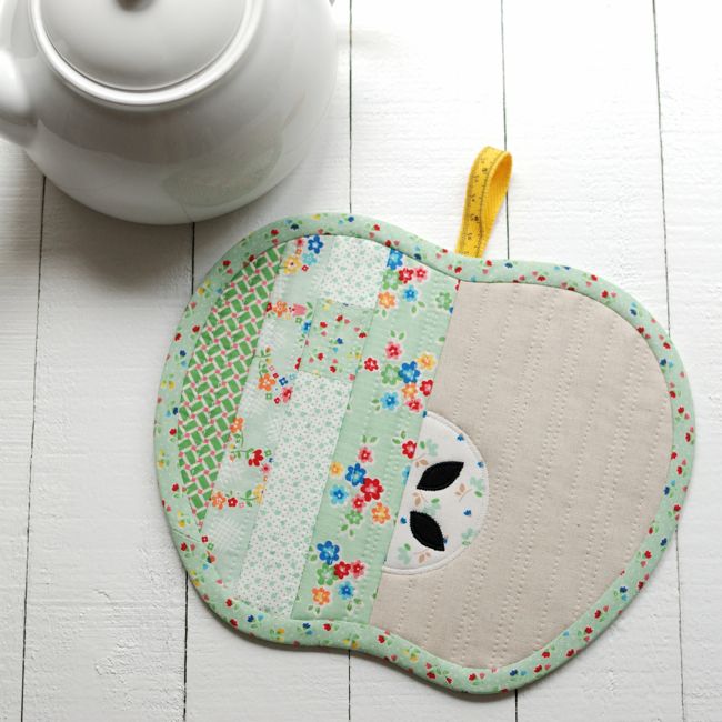  Scrap Happy Sewing apple potholder
