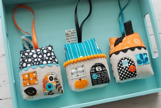 Retro Mama | Halloween Houses