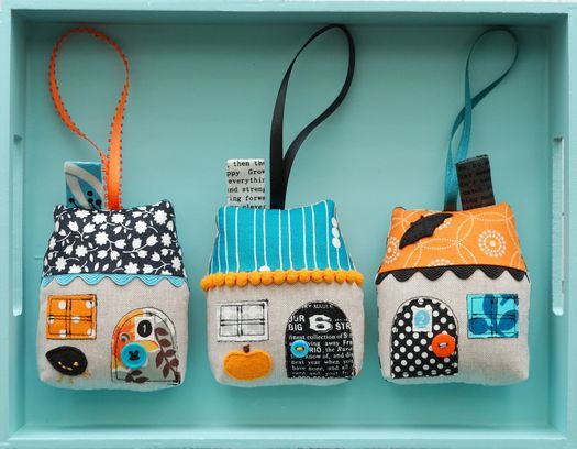 Retro Mama | Halloween Houses