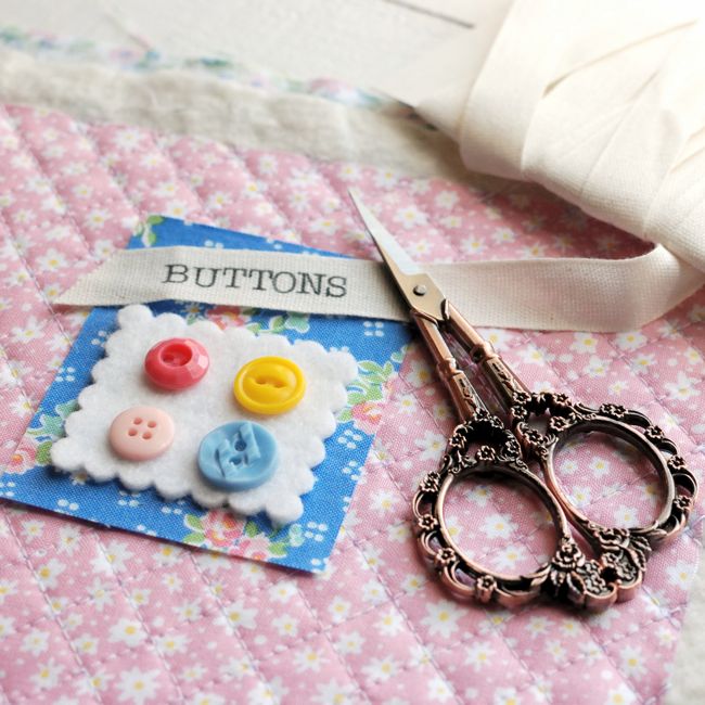  retro mama | fabric button card