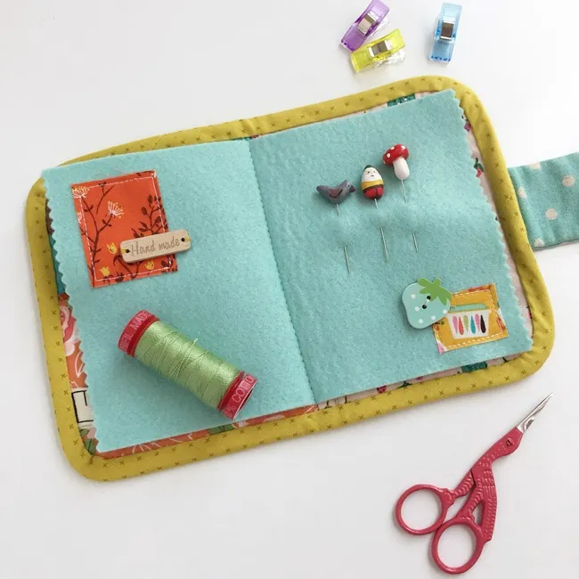  Retro Mama | Pins and Needles Book sewn by Deidra @quiltyobsession