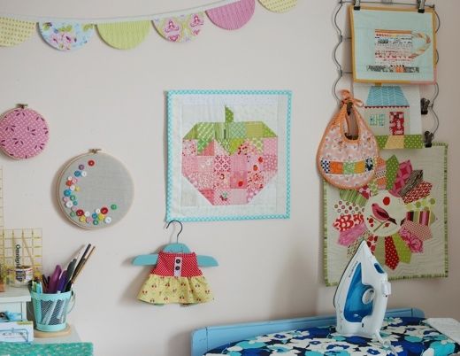  Retro Mama | mini quilt and hoop wall