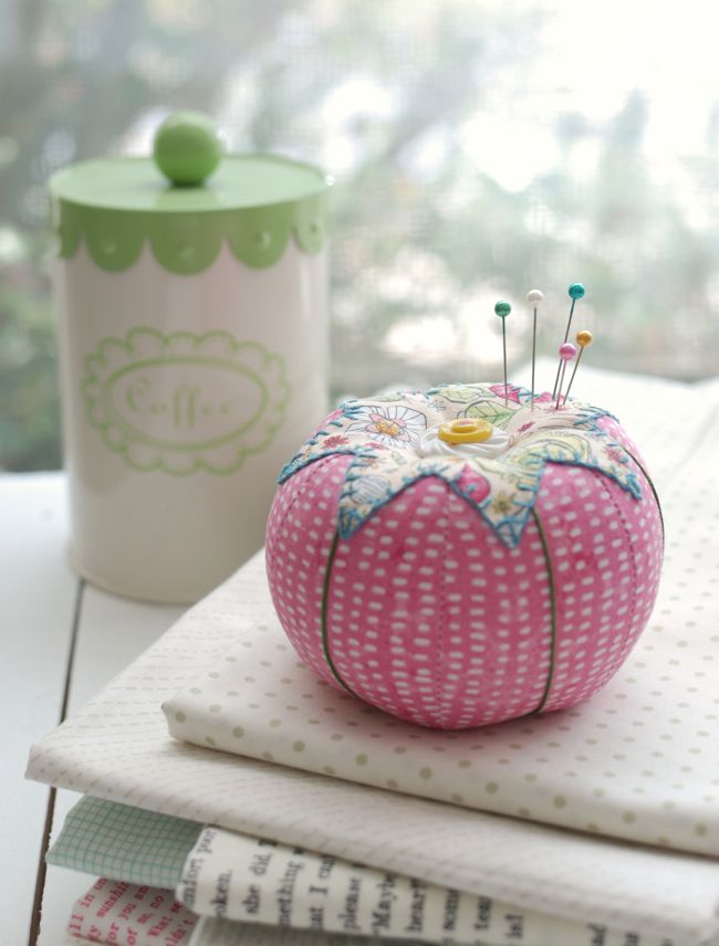  Retro Mama | Sew Pretty Tomato Pincushion sewing pattern