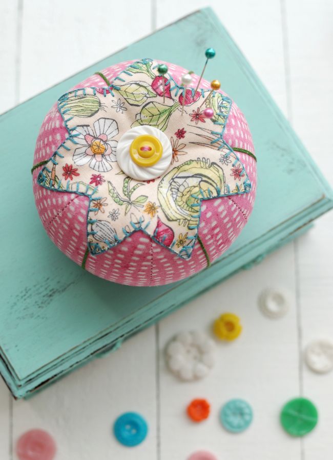  Retro Mama | Tomato Pincushion sewing pattern