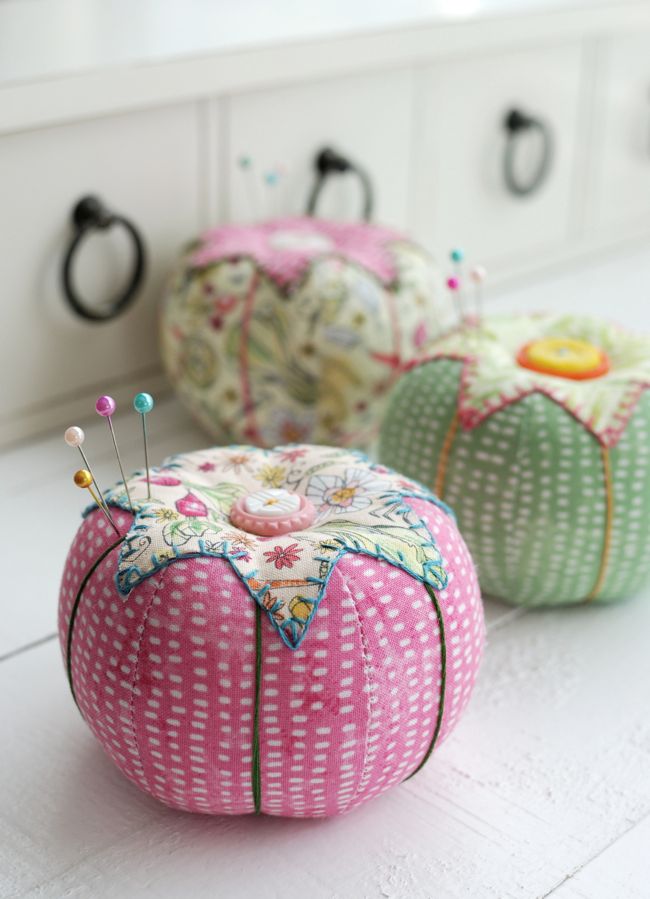  Retro Mama | Garden Girls tomato pincushions