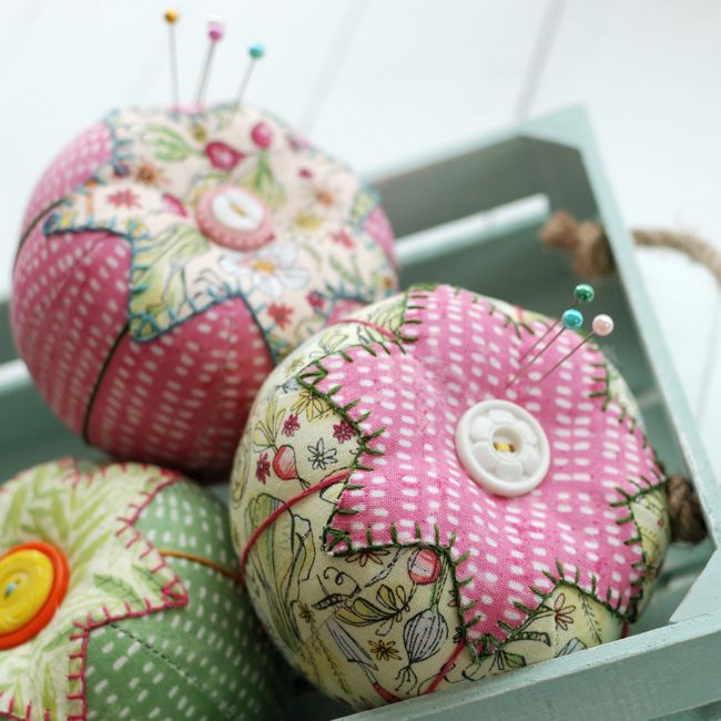  Retro Mama | Garden Girls tomato pincushions