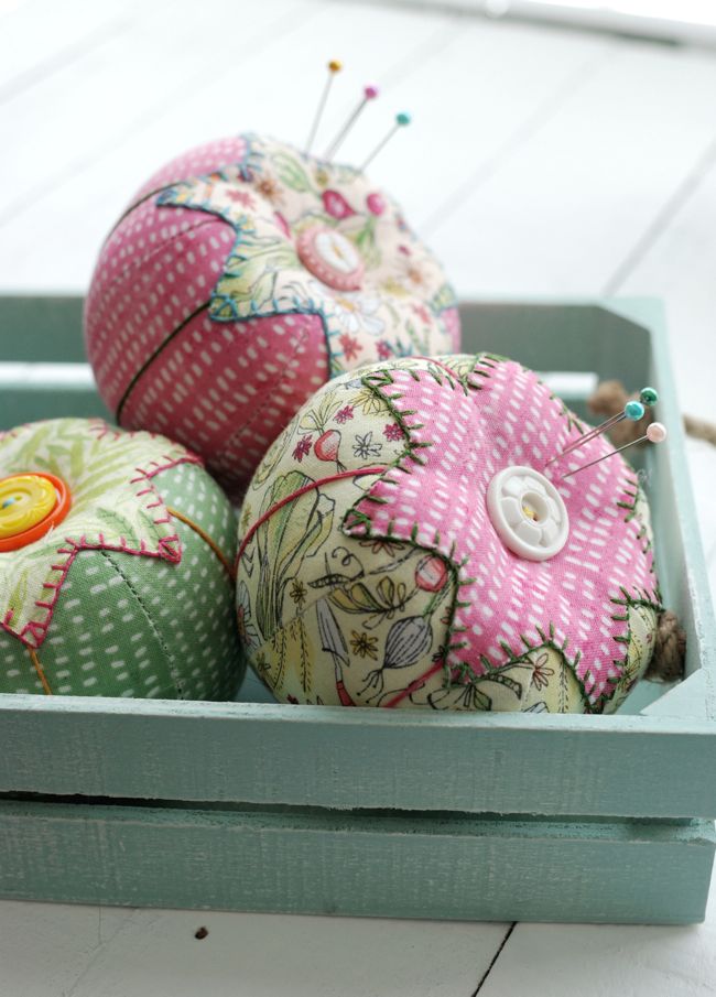  Retro Mama | Garden Girls tomato pincushions