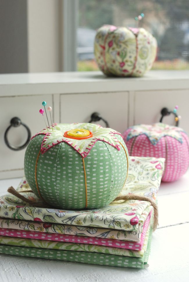  Retro Mama | Garden Girls tomato pincushions